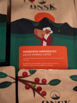 why choose a coffee subscription - Close-up of a bag of ØNSK specialty coffee beans - organic coffee from Nicaragua - specialty coffee delivered to your door